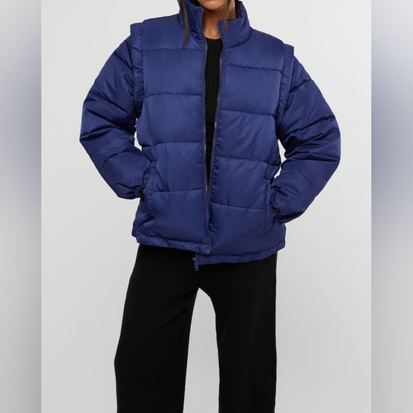 WeWoreWhat Navy Puffer Jacket/Vest - Picture 2 of 7